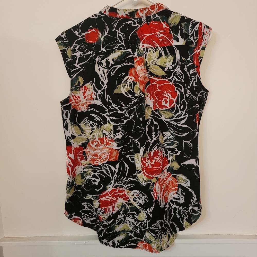 Mandee sleevless top.